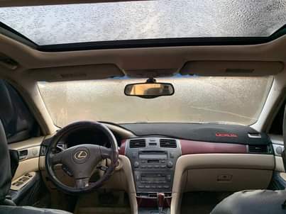 A picture of LEXUS ES300
