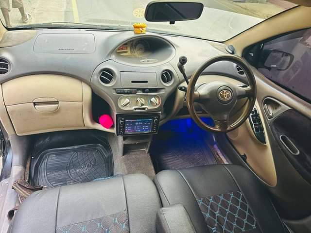 A picture of TOYOTA VITZ