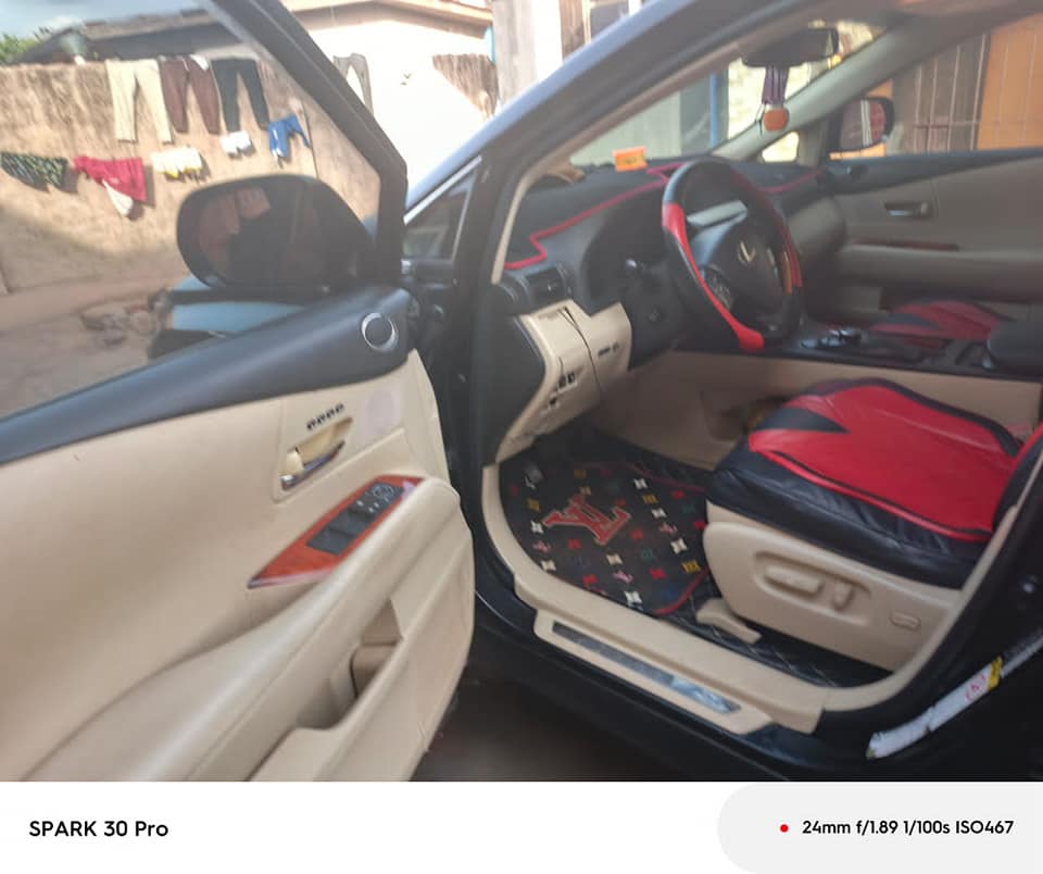 A picture of 2010 model Lexus RX350 toks standard 14M