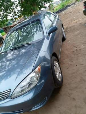 A picture of 2004 toyota Camry le