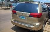A picture of 2006 Toyota Sienna Xle with bad engine but still drives