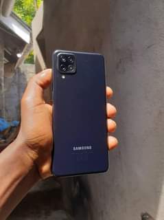 A picture of Samssung galaxy A12