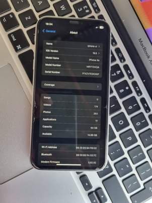 A picture of Iphone xr
