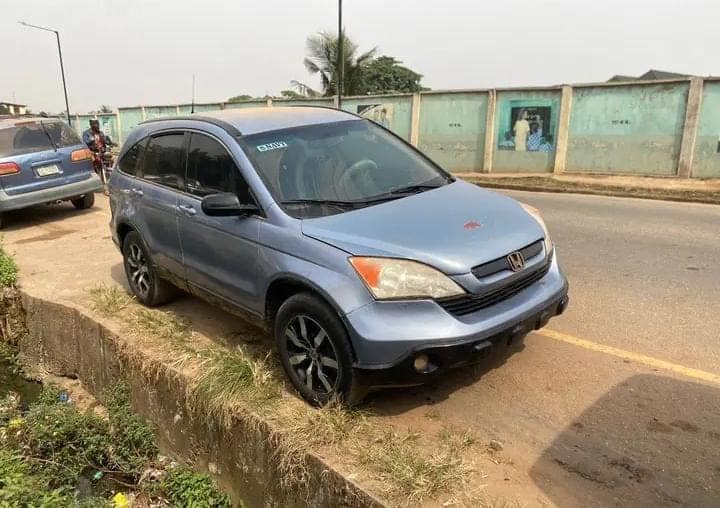 A picture of Honda CRv