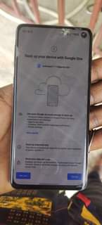 A picture of samsung galaxy s10 crek