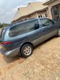 A picture of Toyota Sienna 2002 model Engine and gear perfect Ac perfect