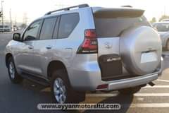 A picture of Toyota Prado 2019 sunroof Color Silver Transmission Automatic Seat 7