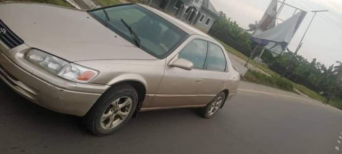 A picture of 2000 Toyota Camry Sedan