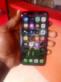 A picture of iPhone x GB256