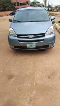 A picture of Owner need money tomorrow morning for this car 3 2