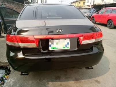 A picture of Hyundai Azera 08