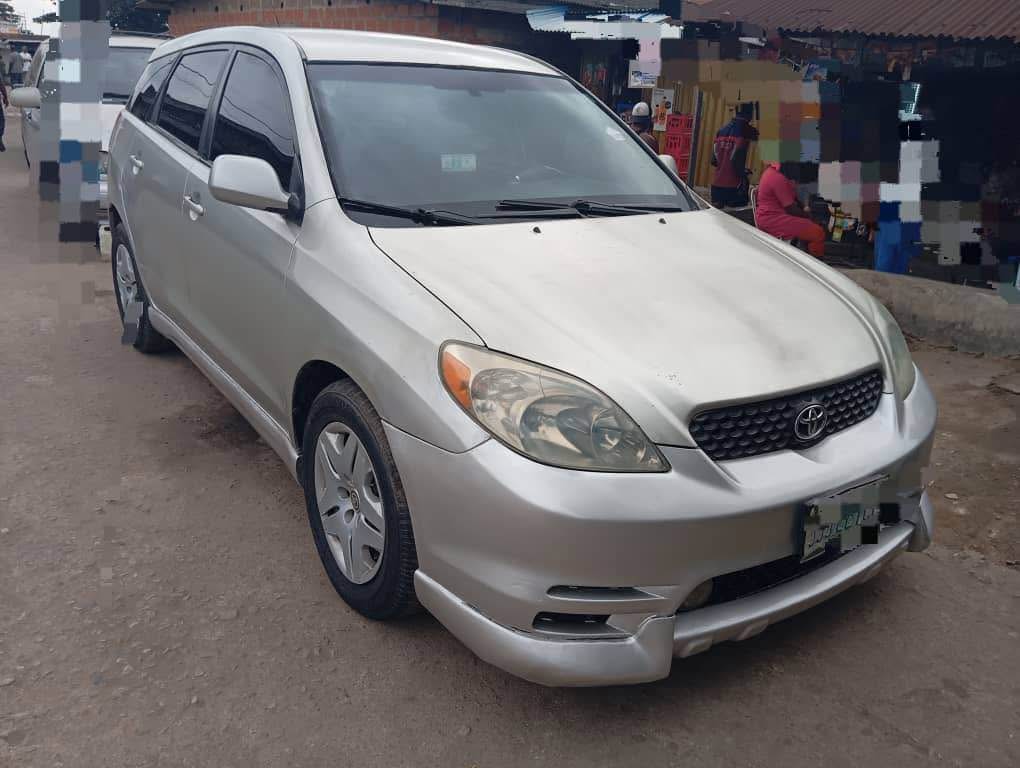 A picture of TOYOTA MATRIX 2004 
