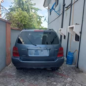 A picture of Toyota Highlander 4 PLUGS ENGINE