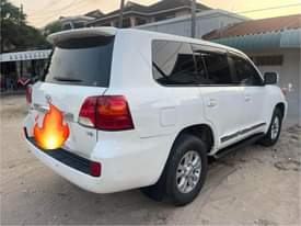 A picture of 200 Series Landcruiser v8 1VD Diesel