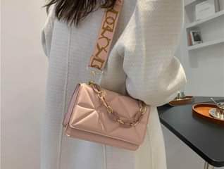 A picture of Ladies cross bags 35 000