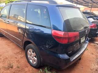 A picture of TOYOTA SIENNA