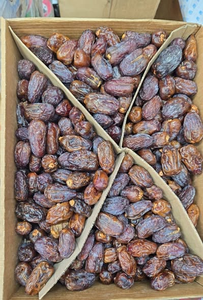 A picture of Medium size medjool dates available