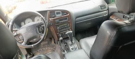A picture of Nisan pathfinder 2000