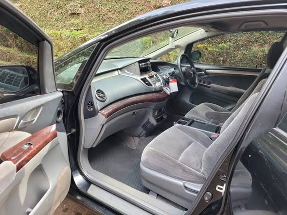 A picture of Honda ODDYSSEY 2004 UBG 078G Ugx 10milliion