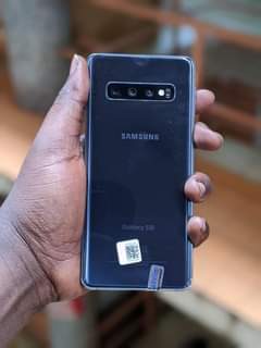 A picture of Samsung Galaxy S10 at 530k