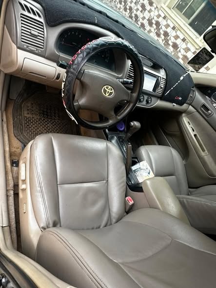 A picture of 04 camry