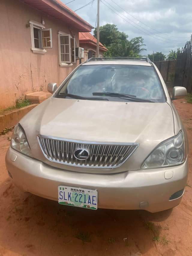 A picture of Lexus rx330 Everything is working ASABA delta state 5 5m