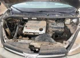 A picture of Distress Toyota Sienna 05 very sound engine gear First body