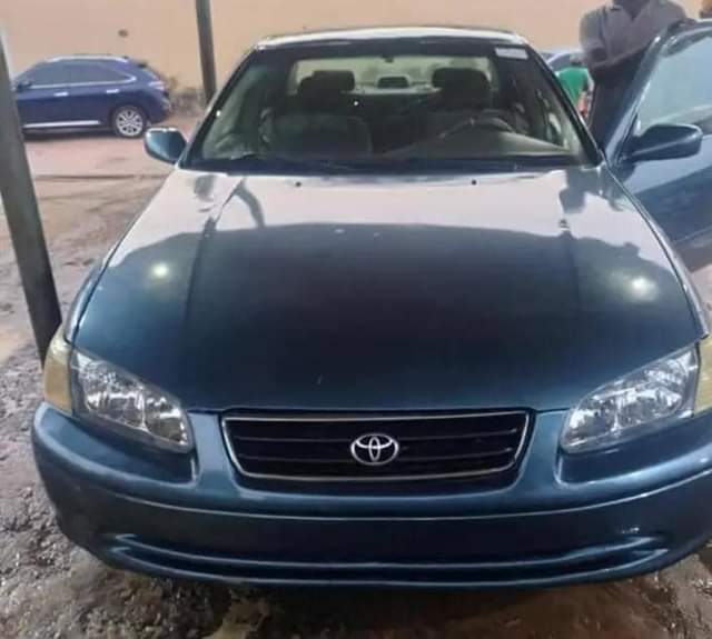A picture of Toyota Camry droplight 2002 Painted on first body pan no