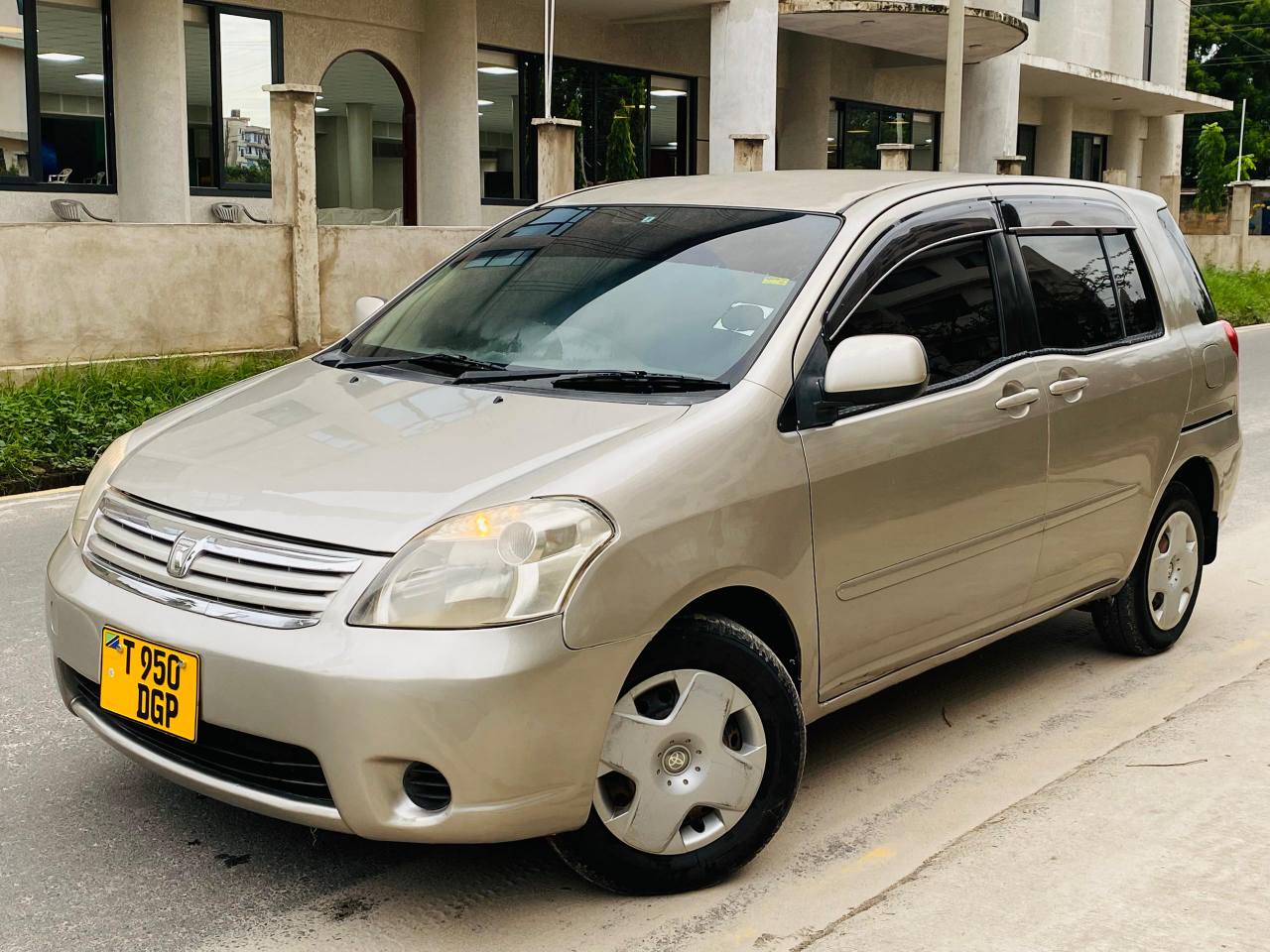 A picture of Toyota raum