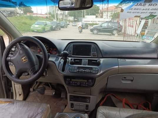A picture of 2008 . honda odyssey .