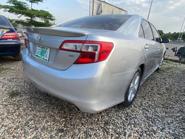 A picture of Toyota Camry SE 2014