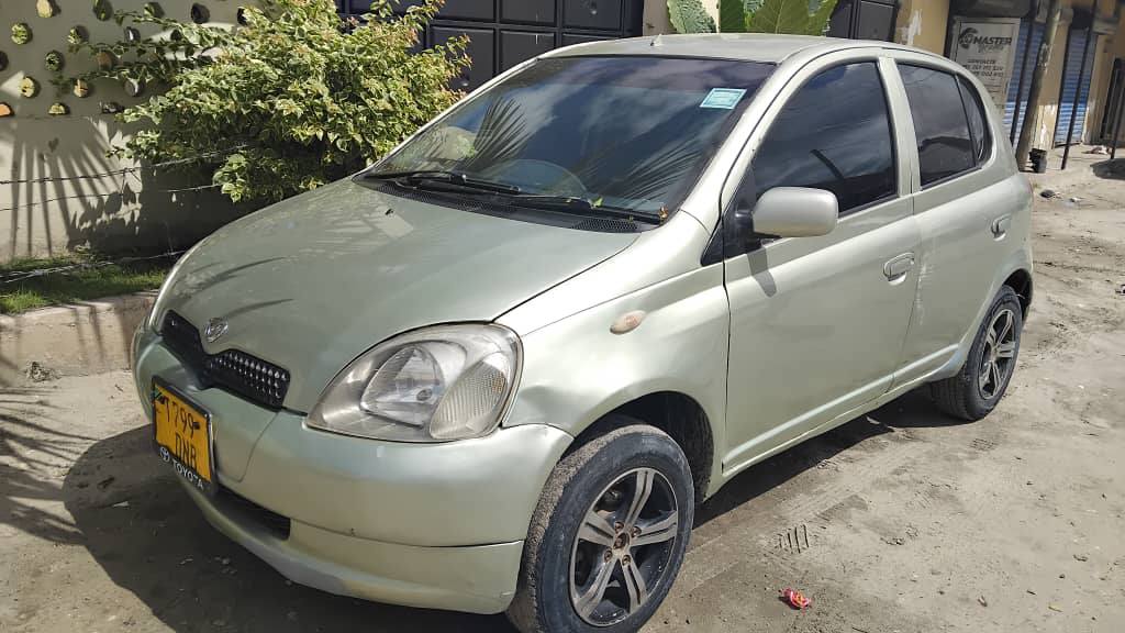 A picture of TOYOTA VITZ OLD MODEL DNB Good Condition Cc 990 Full