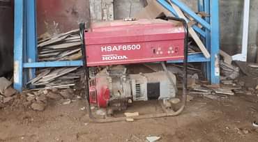 A picture of Generator linauzwa ilo bei chee njoo uchukue mzigo fasta