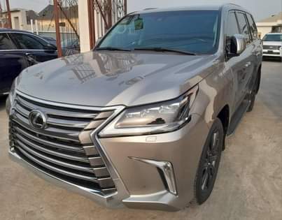 A picture of Lexus LX 570