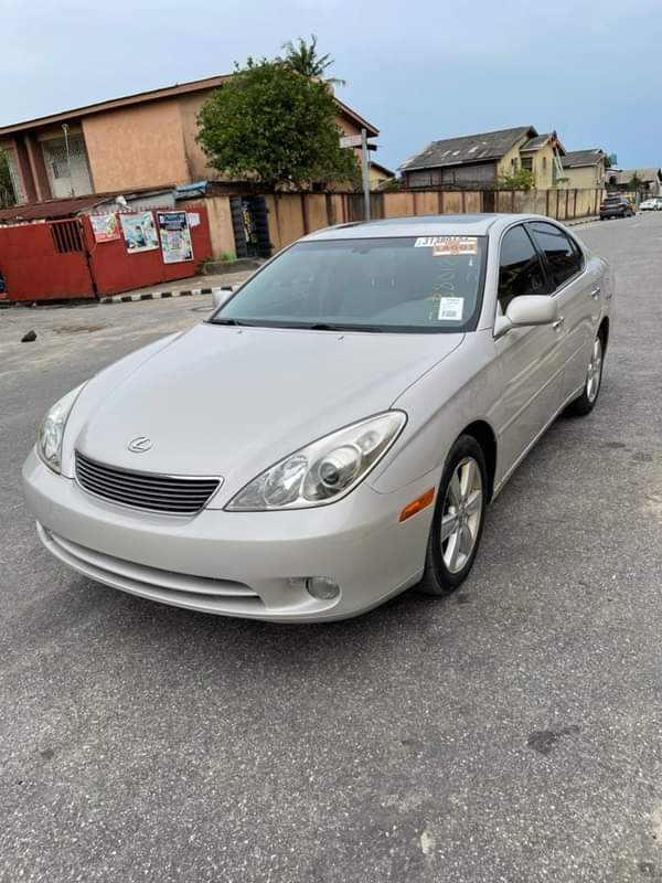 A picture of  FOR SALE LEXUS Es330 Options... Alloy wheels Factory ac