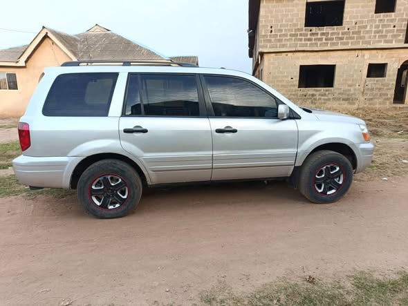 A picture of Clean 2004 Honda Pilot