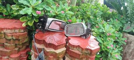 A picture of Show side mirror