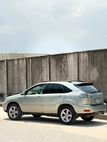A picture of Good Deal Reg Leuxs Rx330 2005 Fullest Options Untouched Engine