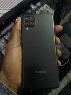A picture of SAMSUNG A12. 64GB 4GB