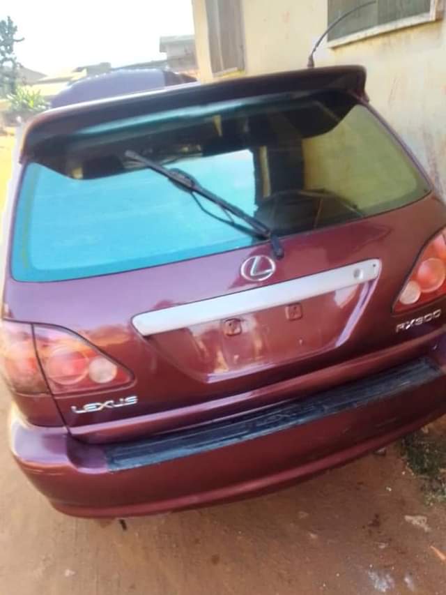 A picture of Lexus Rx300 2002