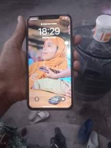 A picture of Iphon 11 pro gb 64 ipo vizur haina kipengel chochote