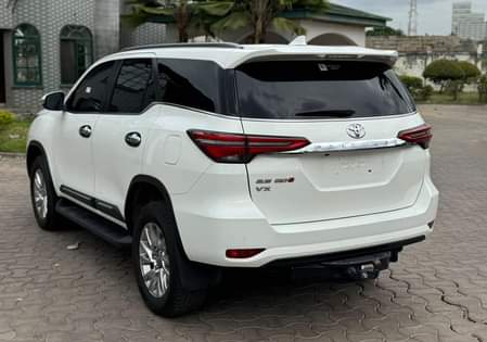 A picture of TOYOTA FOTUNER