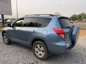 A picture of 2008 Toyota Rav4 4 Cylinder engine Sound Good transmission Neat