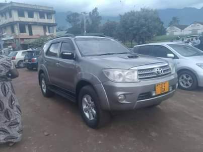 A picture of TOYOTA FORTUNER 1KD engine