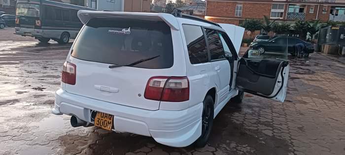 A picture of Subaru Forester 2000 model 10m