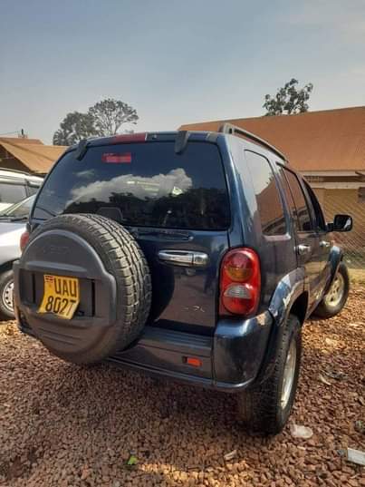 A picture of 2005 Jeep Cherokee