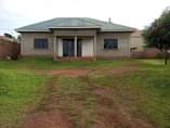 A picture of 3 bedrooms and sitting room house for sale in kisasi