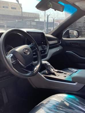 A picture of 2Units of Tokumbo 2020 Toyota Highlander XLE premium keyless entry
