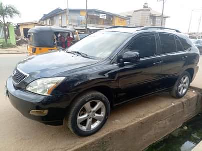 A picture of Super clean Lexus RX330 carefully used