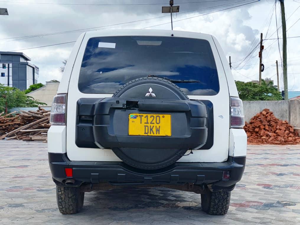 A picture of Mitsubishi Pajero 0767058883